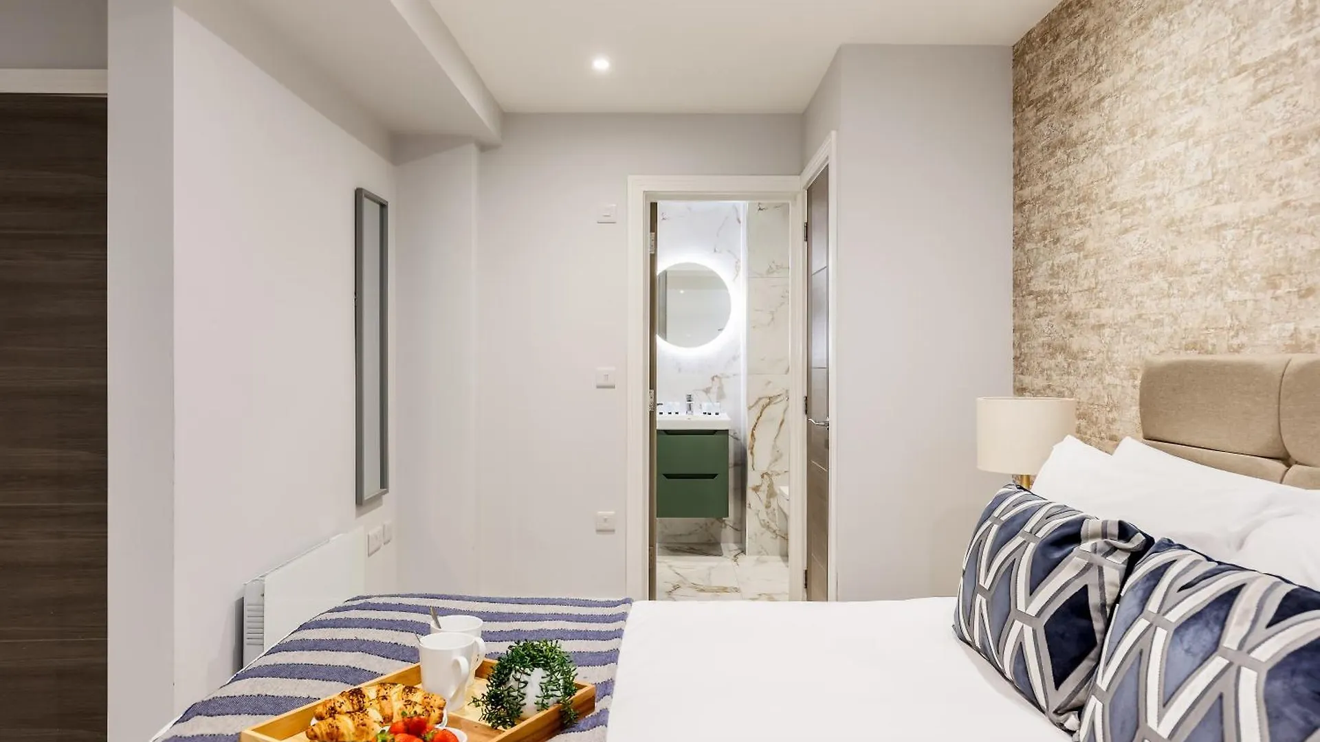 Sea Breeze - Pebbles Apartment Bournemouth